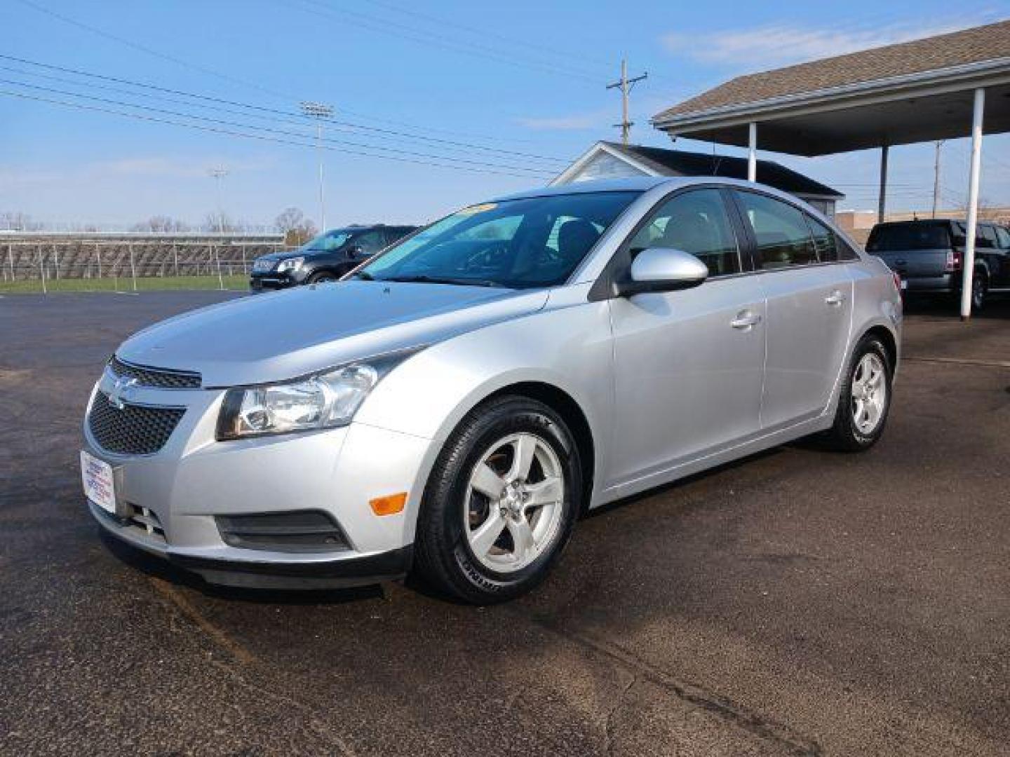 2014 Silver Ice Metallic Chevrolet Cruze 1LT Auto (1G1PC5SB0E7) with an 1.4L L4 DOHC 16V TURBO engine, 6-Speed Automatic transmission, located at 401 Woodman Dr, Riverside, OH, 45431, (937) 908-9800, 39.760899, -84.123421 - Photo#2