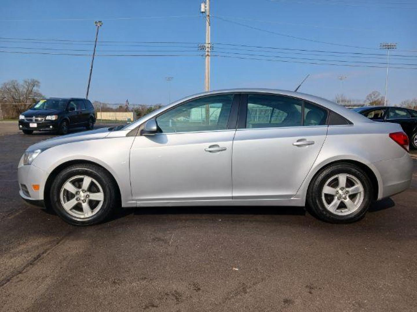 2014 Silver Ice Metallic Chevrolet Cruze 1LT Auto (1G1PC5SB0E7) with an 1.4L L4 DOHC 16V TURBO engine, 6-Speed Automatic transmission, located at 401 Woodman Dr, Riverside, OH, 45431, (937) 908-9800, 39.760899, -84.123421 - Photo#3