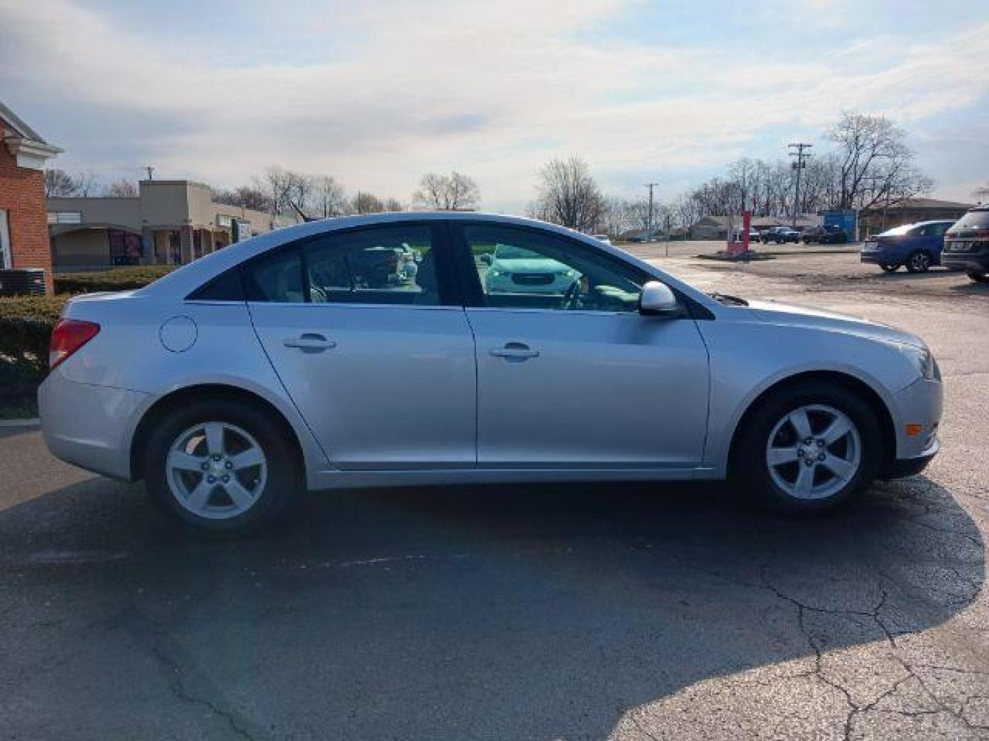 2014 Silver Ice Metallic Chevrolet Cruze 1LT Auto (1G1PC5SB0E7) with an 1.4L L4 DOHC 16V TURBO engine, 6-Speed Automatic transmission, located at 401 Woodman Dr, Riverside, OH, 45431, (937) 908-9800, 39.760899, -84.123421 - Photo#4