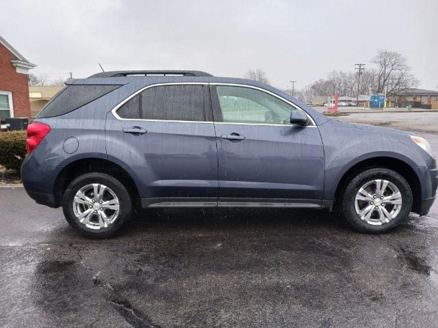 2014 Atlantis Blue Metallic Chevrolet Equinox 1LT 2WD (2GNALBEK2E6) with an 2.4L L4 DOHC 16V FFV engine, 6-Speed Automatic transmission, located at 1184 Kauffman Ave, Fairborn, OH, 45324, (937) 908-9800, 39.807072, -84.030914 - Photo#4