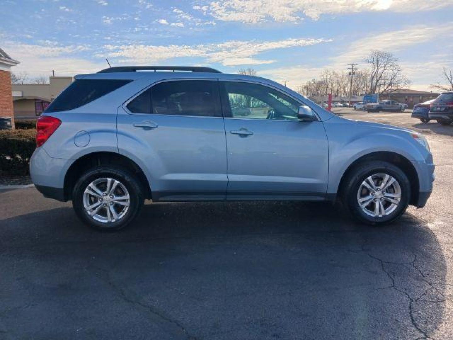 2014 Blue Chevrolet Equinox 2LT 2WD (2GNALCEK0E6) with an 2.4L L4 DOHC 16V FFV engine, 6-Speed Automatic transmission, located at 880 E. National Road, Vandalia, OH, 45377, (937) 908-9800, 39.891918, -84.183594 - Photo#4