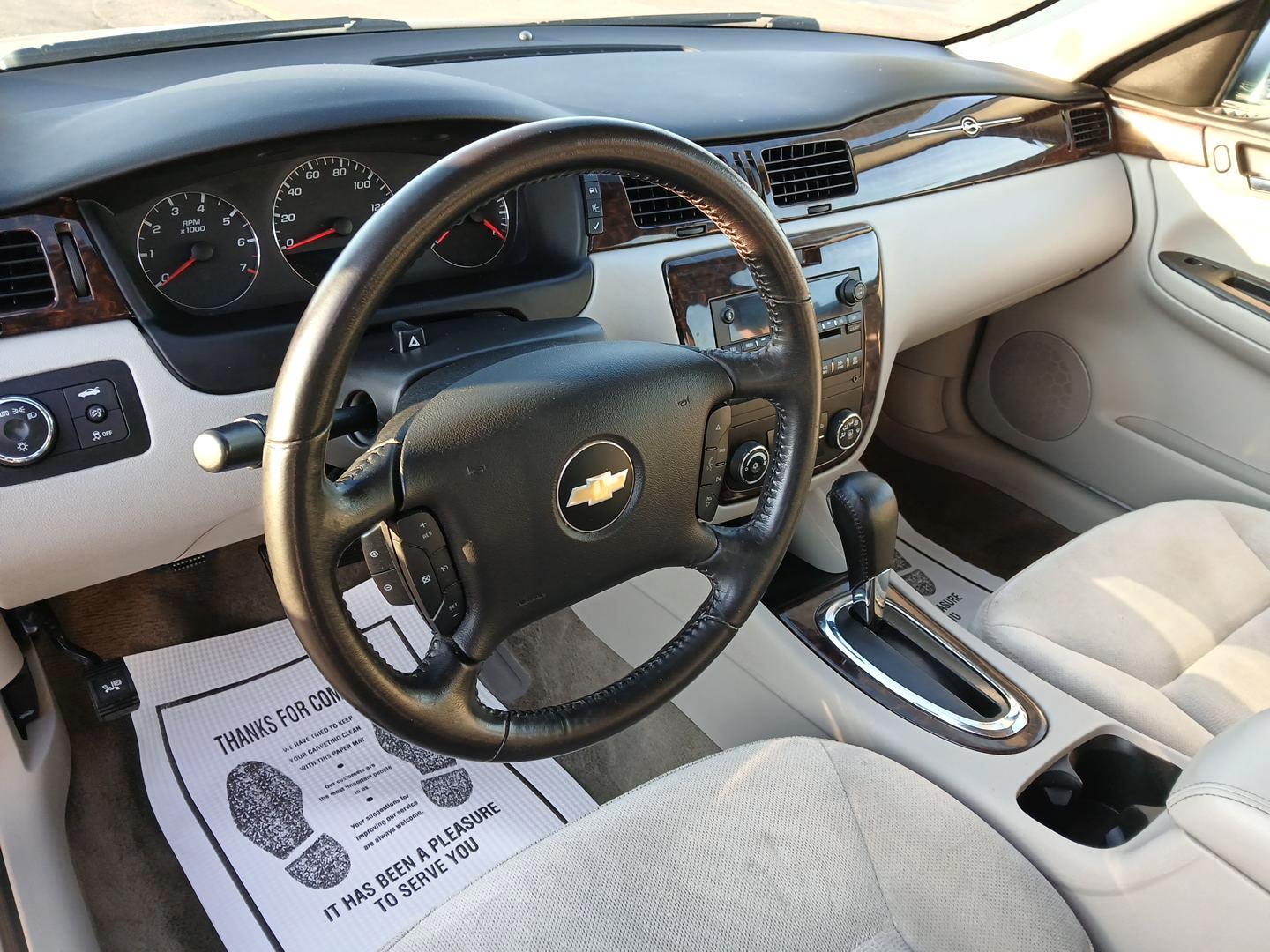 2014 Silver Chevrolet Impala LT (2G1WB5E3XE1) with an 3.6L V6 DOHC 16V FFV engine, 6-Speed Automatic transmission, located at 4508 South Dixie Dr, Moraine, OH, 45439, (937) 908-9800, 39.689976, -84.218452 - Photo#8