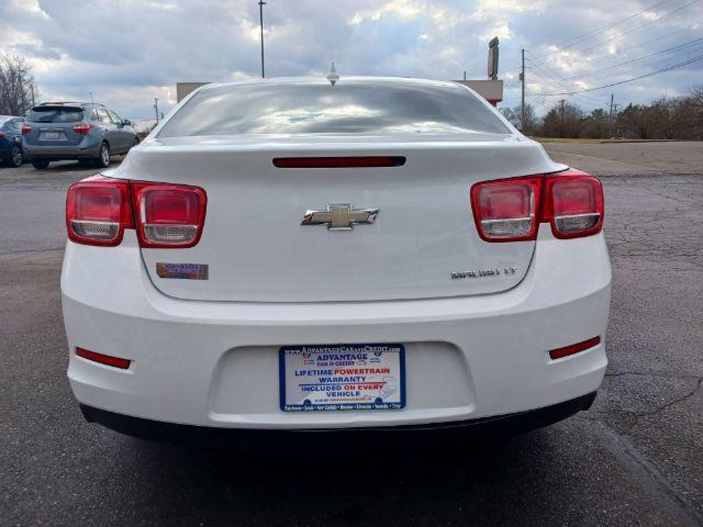 2014 Summit White Chevrolet Malibu 1LT (1G11C5SL3EF) with an 2.5L L4 DOHC 16V engine, 6-Speed Automatic transmission, located at 1230 East Main St, Xenia, OH, 45385, (937) 908-9800, 39.688026, -83.910172 - Photo#5