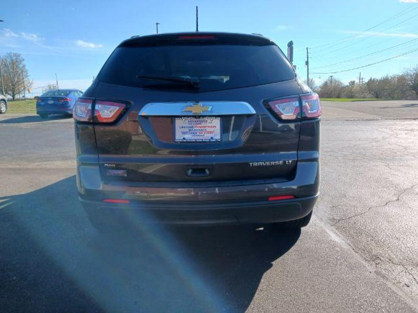 2014 Cyber Gray Metallic Chevrolet Traverse 1LT AWD (1GNKVGKD5EJ) with an 3.6L V6 DOHC 24V engine, 6-Speed Automatic transmission, located at 1230 East Main St, Xenia, OH, 45385, (937) 908-9800, 39.688026, -83.910172 - Photo#5