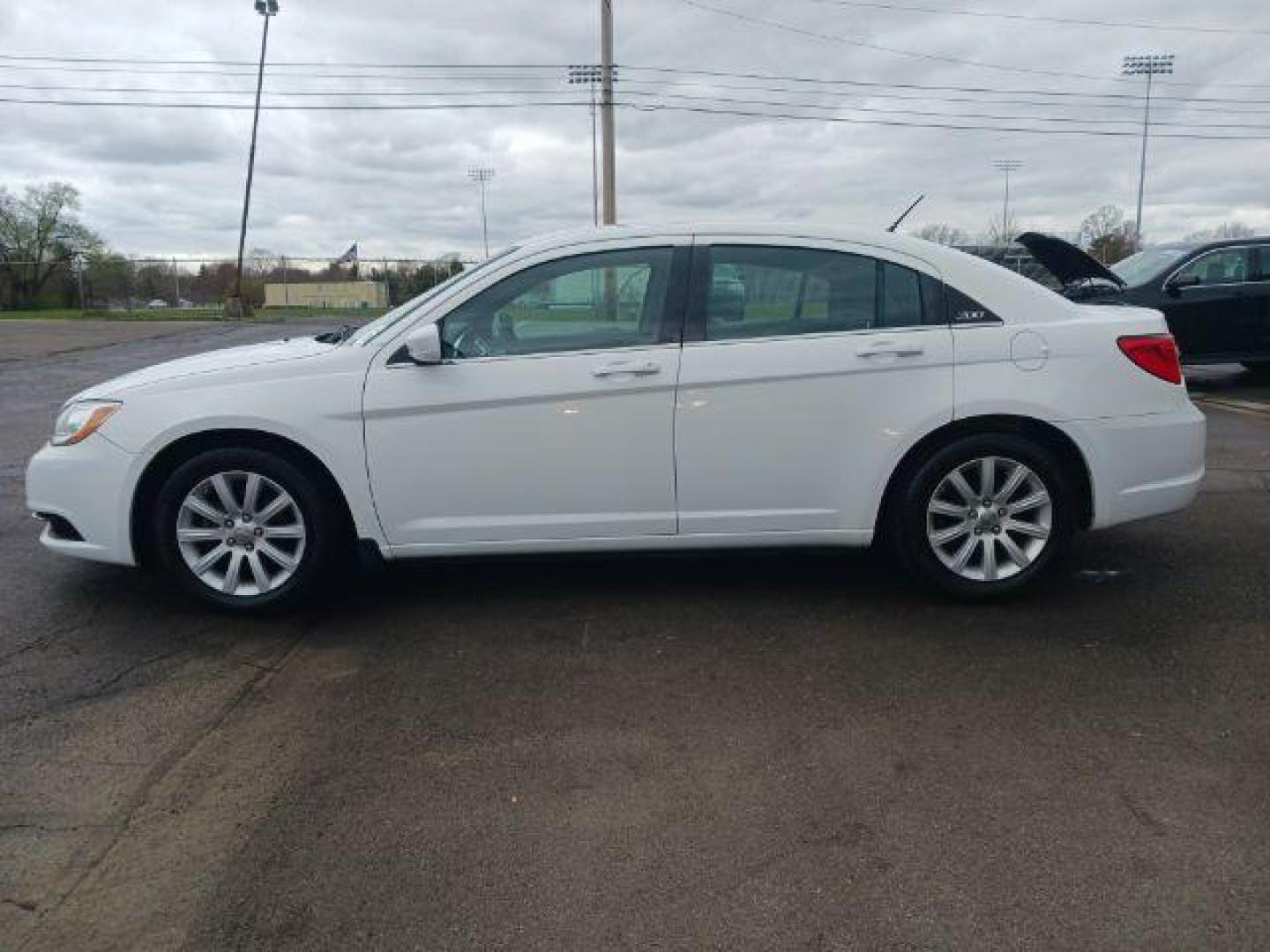 2014 Bright White Clearcoat Chrysler 200 Touring (1C3CCBBG1EN) with an 3.6L V6 DOHC 24V FFV engine, 6-Speed Automatic transmission, located at 1951 S Dayton Lakeview Rd., New Carlisle, OH, 45344, (937) 908-9800, 39.890999, -84.050255 - Photo#2