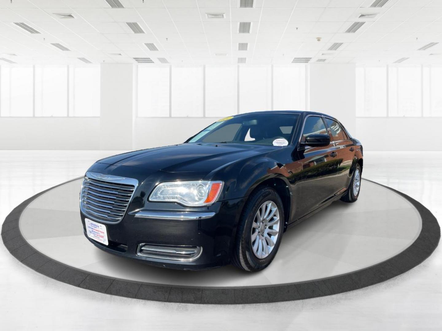 2014 Gloss Black Chrysler 300 RWD (2C3CCAAG2EH) with an 3.6L V6 SOHC 24V engine, 8-Speed Automatic transmission, located at 4508 South Dixie Dr, Moraine, OH, 45439, (937) 908-9800, 39.689976, -84.218452 - Photo#7