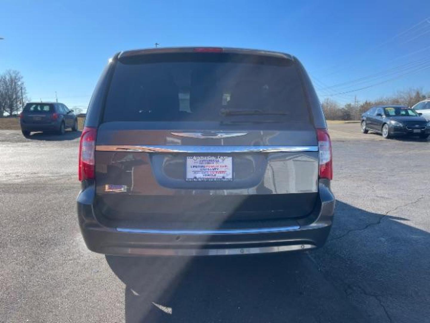 2014 Maximum Steel Metallic CC Chrysler Town and Country Touring-L (2C4RC1CG4ER) with an 3.6L V6 DOHC 24V engine, 6-Speed Automatic transmission, located at 1099 N County Rd 25A , Troy, OH, 45373, (937) 908-9800, 40.057079, -84.212883 - Photo#3