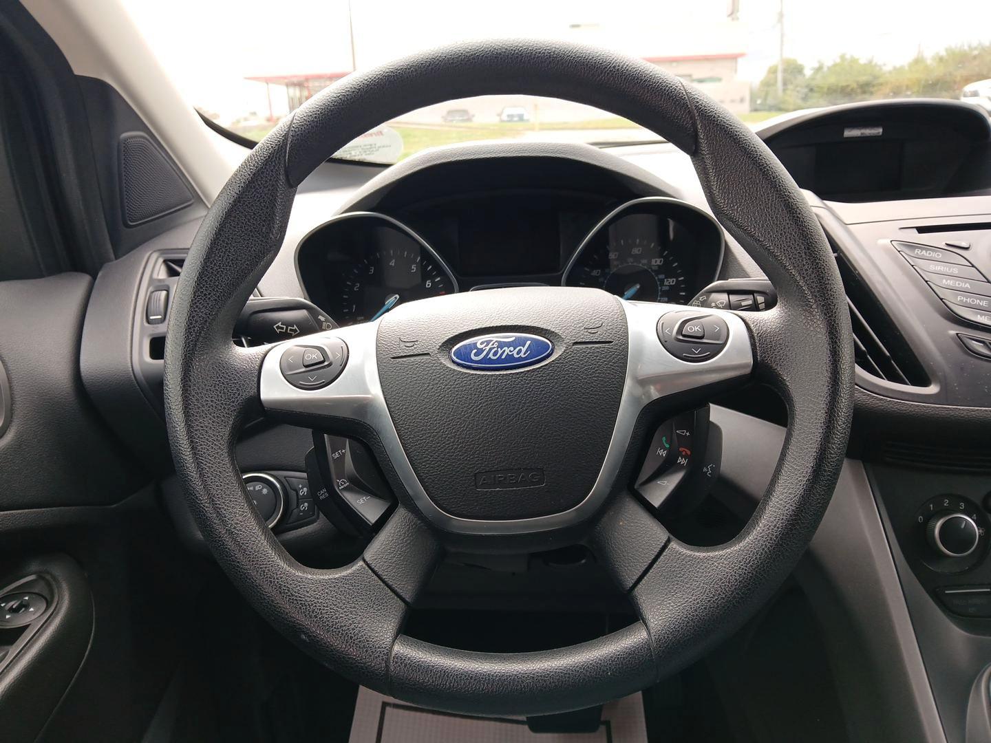 2014 Ingot Silver Metallic Ford Escape SE 4WD (1FMCU9G9XEU) with an 2.0L L4 DOHC 16V engine, 6-Speed Automatic transmission, located at 880 E. National Road, Vandalia, OH, 45377, (937) 908-9800, 39.891918, -84.183594 - Photo#15