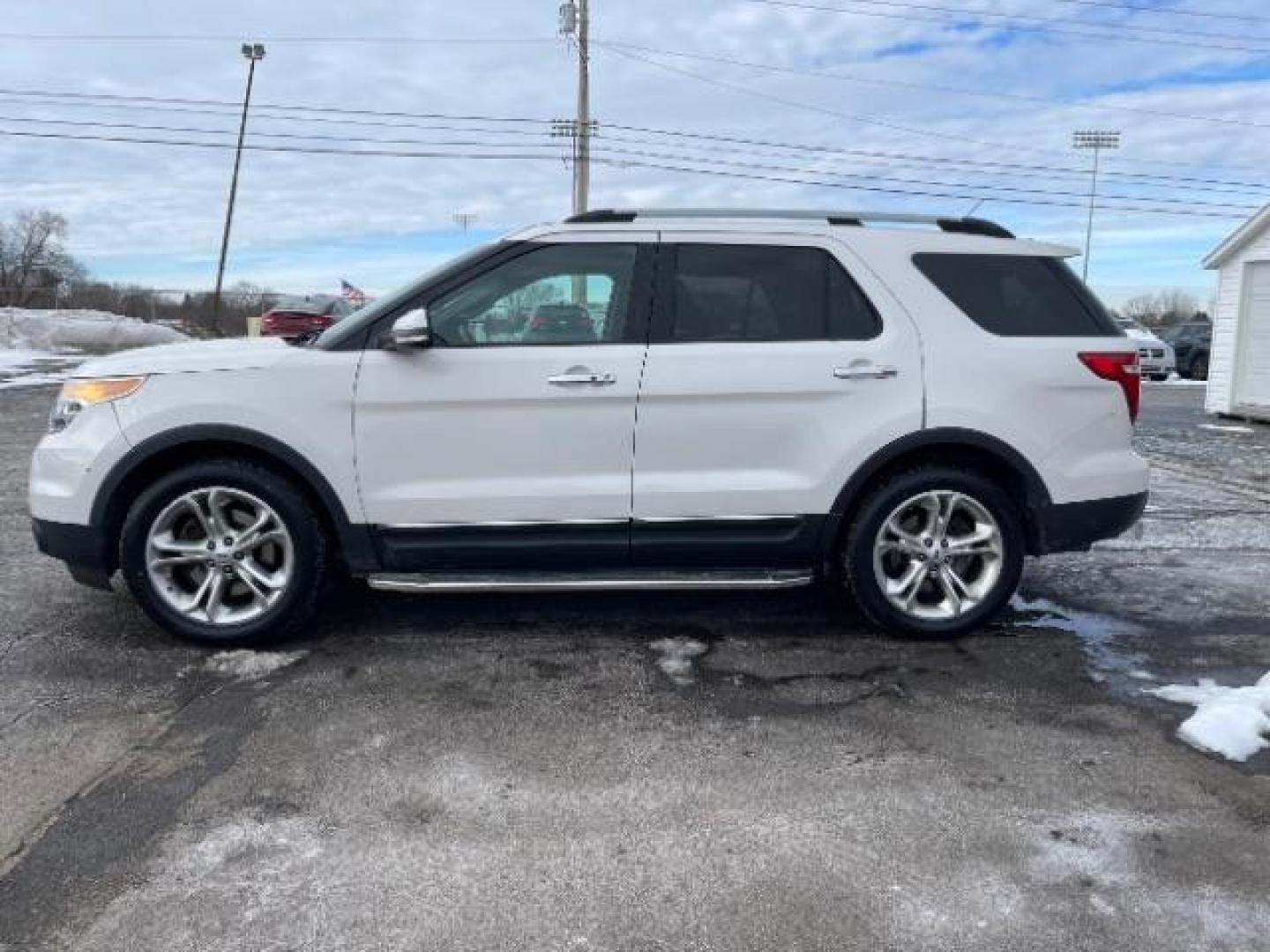 2014 White Platinum Met TC Ford Explorer Limited 4WD (1FM5K8F8XEG) with an 3.5L V6 DOHC 24V engine, 6-Speed Automatic transmission, located at 401 Woodman Dr, Riverside, OH, 45431, (937) 908-9800, 39.760899, -84.123421 - Photo#3