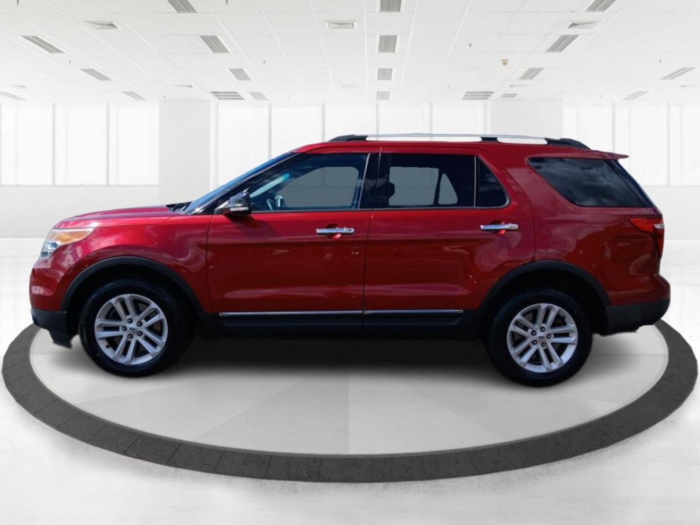 2014 Ruby Red Met Tinted CC Ford Explorer XLT 4WD (1FM5K8D8XEG) with an 3.5L V6 DOHC 24V engine, 6-Speed Automatic transmission, located at 1230 East Main St, Xenia, OH, 45385, (937) 908-9800, 39.688026, -83.910172 - Photo#5