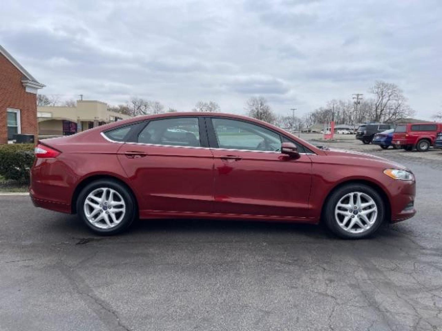 2014 Ruby Red Met Tinted CC Ford Fusion SE (3FA6P0H74ER) with an 2.5L L4 DOHC 16V engine, located at 1099 N County Rd 25A , Troy, OH, 45373, (937) 908-9800, 40.057079, -84.212883 - Photo#3