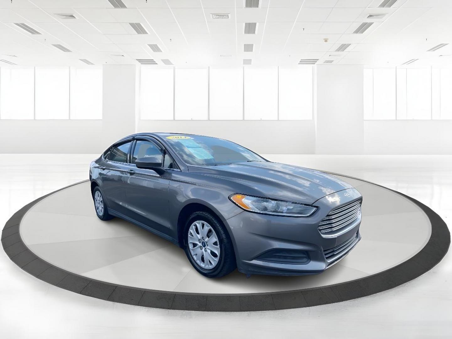 2014 Sterling Gray Ford Fusion S (1FA6P0G77E5) with an 2.5L L4 DOHC 16V engine, located at 401 Woodman Dr, Riverside, OH, 45431, (937) 908-9800, 39.760899, -84.123421 - Photo#0