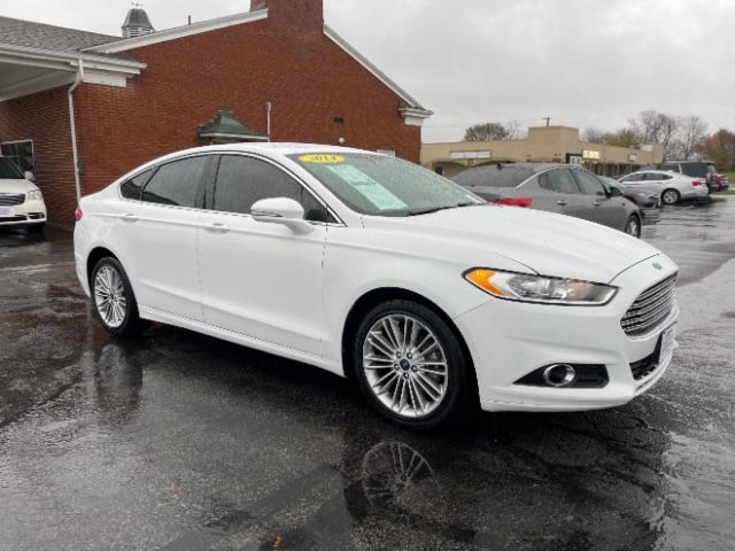 2014 Oxford White Ford Fusion SE (3FA6P0H96ER) with an 2.0L L4 DOHC 16V engine, located at 1184 Kauffman Ave, Fairborn, OH, 45324, (937) 908-9800, 39.807072, -84.030914 - Photo#0