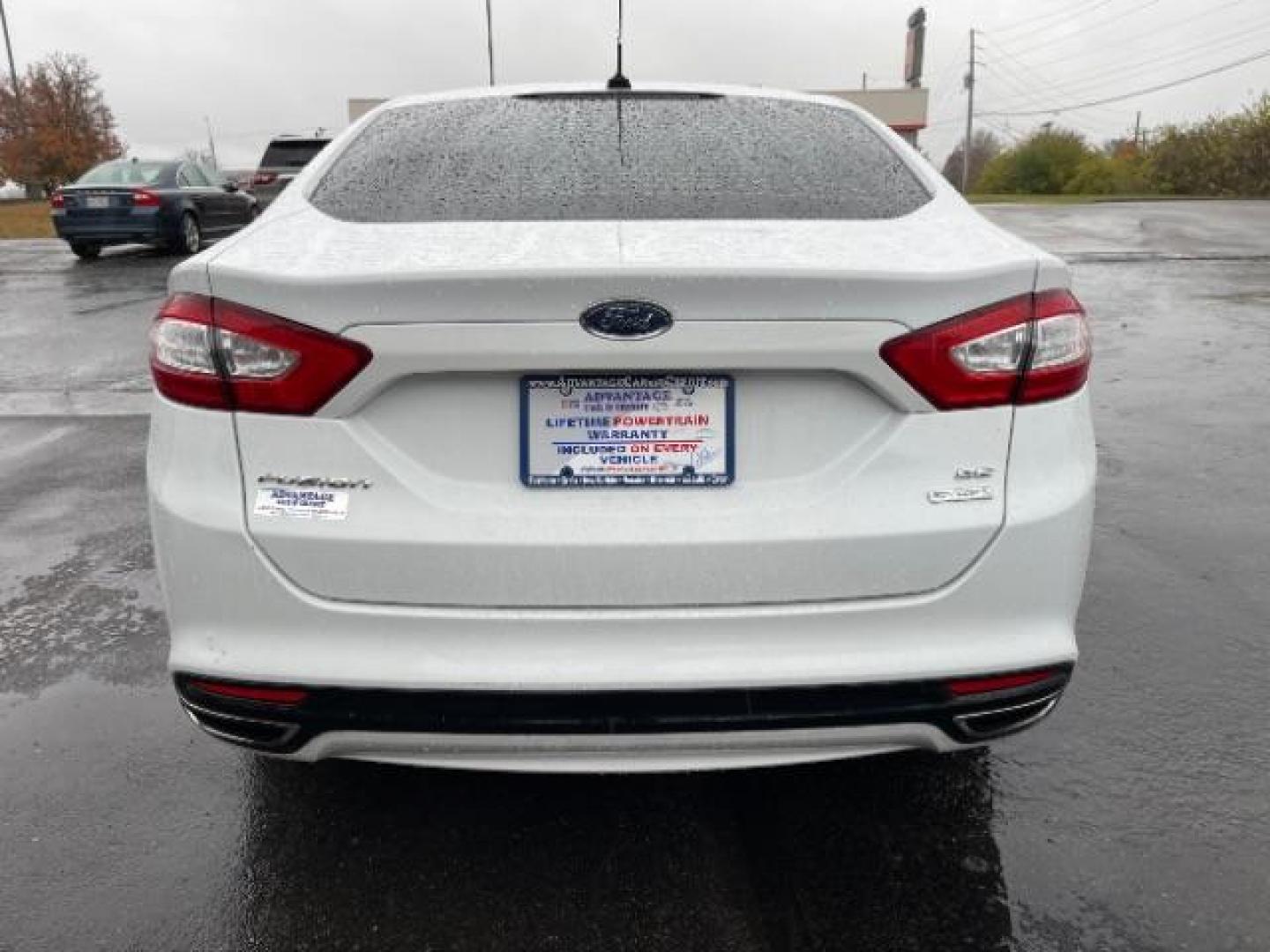 2014 Oxford White Ford Fusion SE (3FA6P0H96ER) with an 2.0L L4 DOHC 16V engine, located at 1184 Kauffman Ave, Fairborn, OH, 45324, (937) 908-9800, 39.807072, -84.030914 - Photo#4