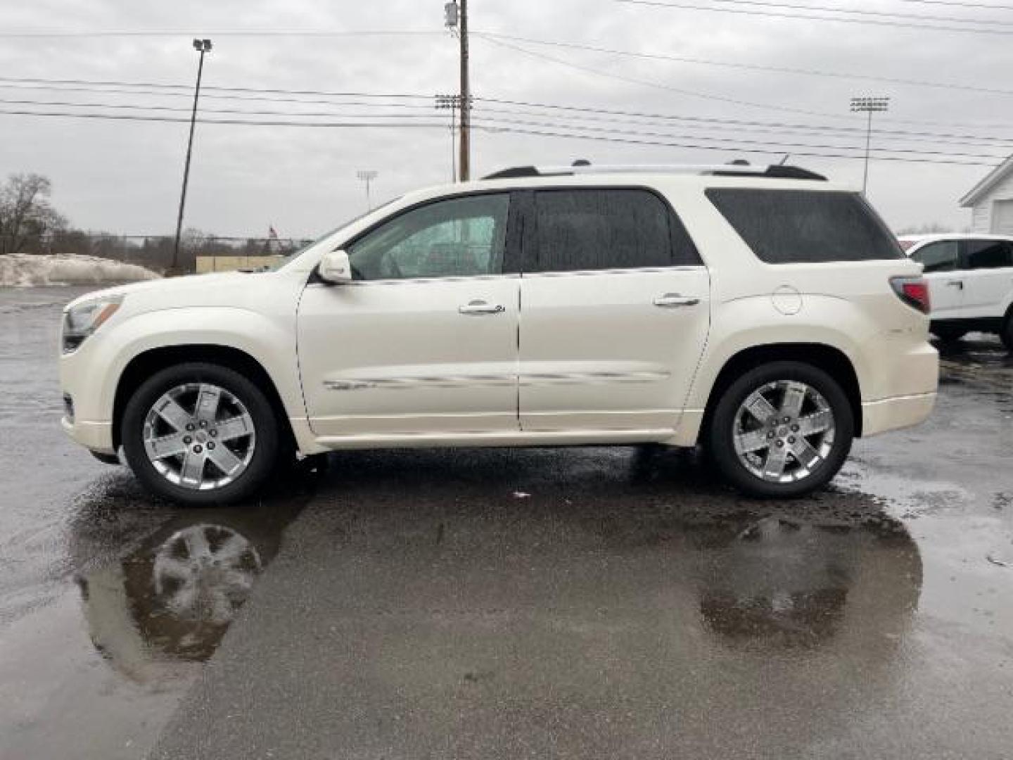 2014 White Diamond Tricoat GMC Acadia Denali AWD (1GKKVTKD0EJ) with an 3.6L V6 DOHC 24V engine, 6-Speed Automatic transmission, located at 1099 N County Rd 25A , Troy, OH, 45373, (937) 908-9800, 40.057079, -84.212883 - Photo#2