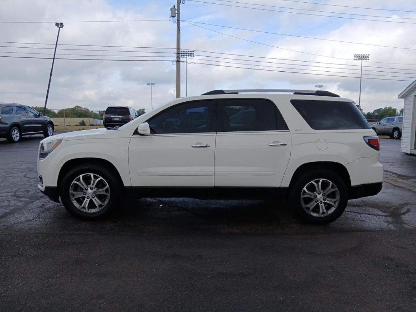 2014 Summit White GMC Acadia SLT-1 AWD (1GKKVRKD8EJ) with an 3.6L V6 DOHC 24V engine, 6-Speed Automatic transmission, located at 1951 S Dayton Lakeview Rd., New Carlisle, OH, 45344, (937) 908-9800, 39.890999, -84.050255 - Photo#4