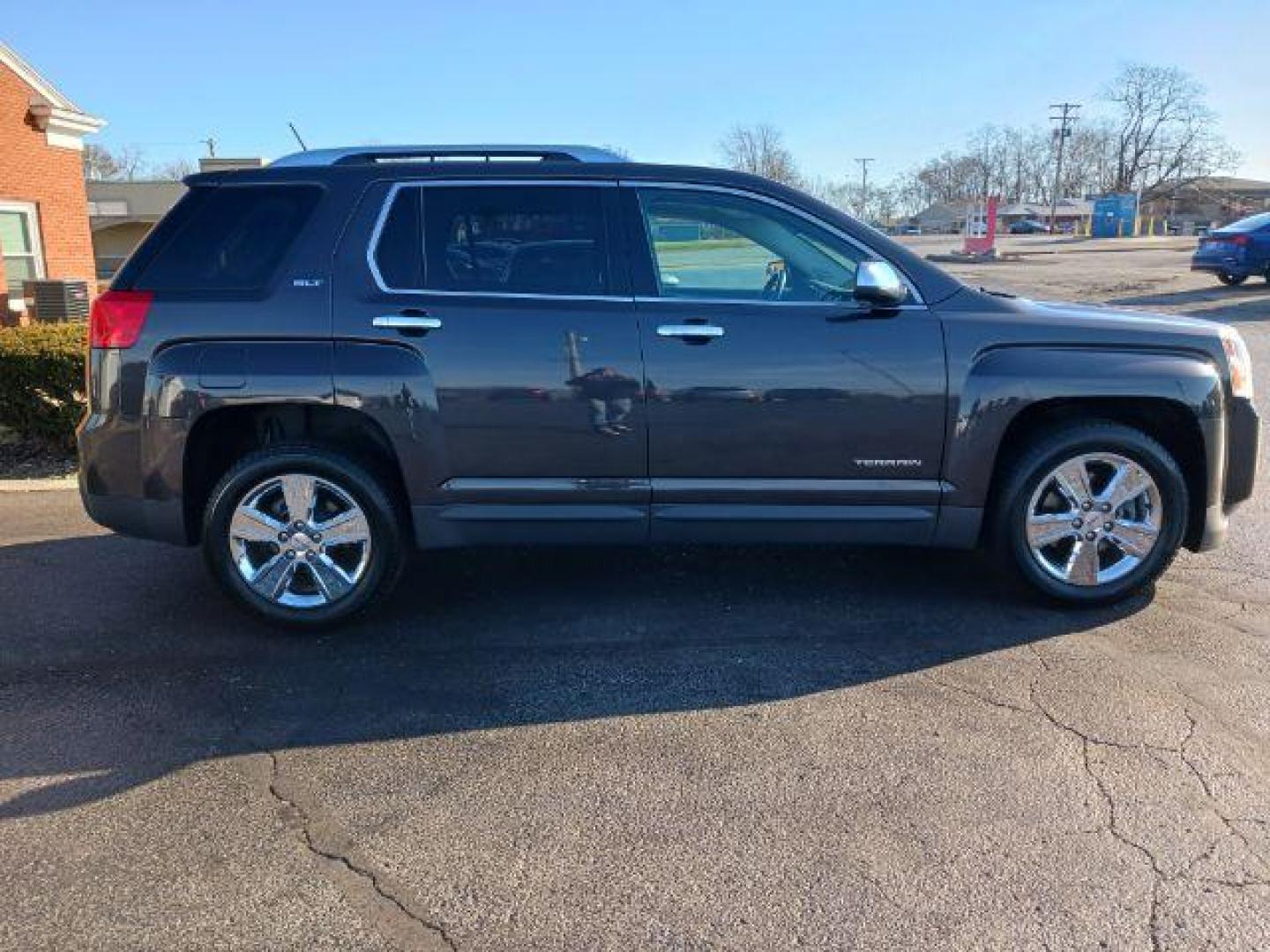 2014 Ashen Gray Metallic GMC Terrain SLT2 FWD (2GKALTEK6E6) with an 2.4L L4 DOHC 16V FFV engine, 6-Speed Automatic transmission, located at 1099 N County Rd 25A , Troy, OH, 45373, (937) 908-9800, 40.057079, -84.212883 - Photo#4