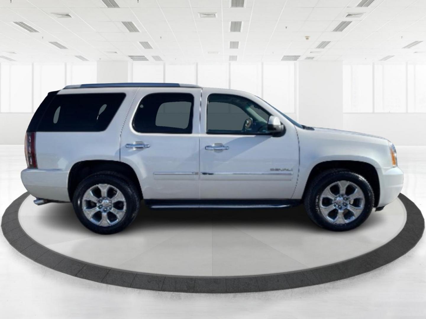 2014 White Diamond Tricoat GMC Yukon Denali 4WD (1GKS2EEFXER) with an 6.2L V8 OHV 16V engine, 6-Speed Automatic transmission, located at 4508 South Dixie Dr, Moraine, OH, 45439, (937) 908-9800, 39.689976, -84.218452 - Photo#1