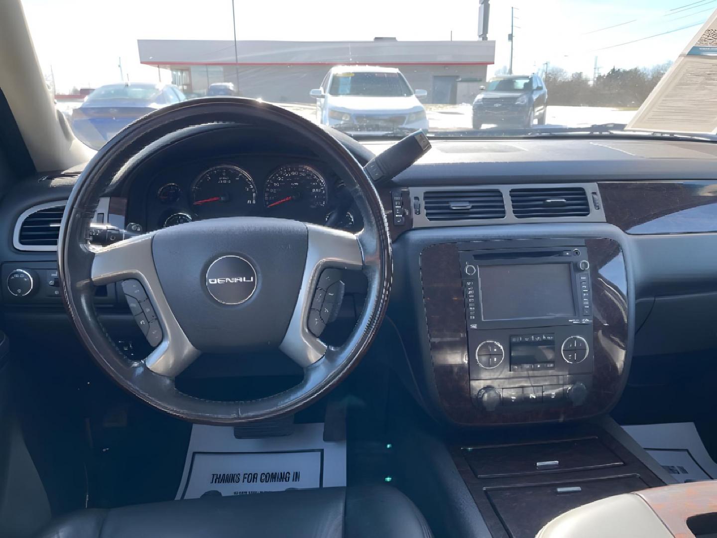 2014 White Diamond Tricoat GMC Yukon Denali (1GKS2EEFXER) with an 6.2L V8 OHV 16V engine, 6-Speed Automatic transmission, located at 4508 South Dixie Dr, Moraine, OH, 45439, (937) 908-9800, 39.689976, -84.218452 - Photo#7