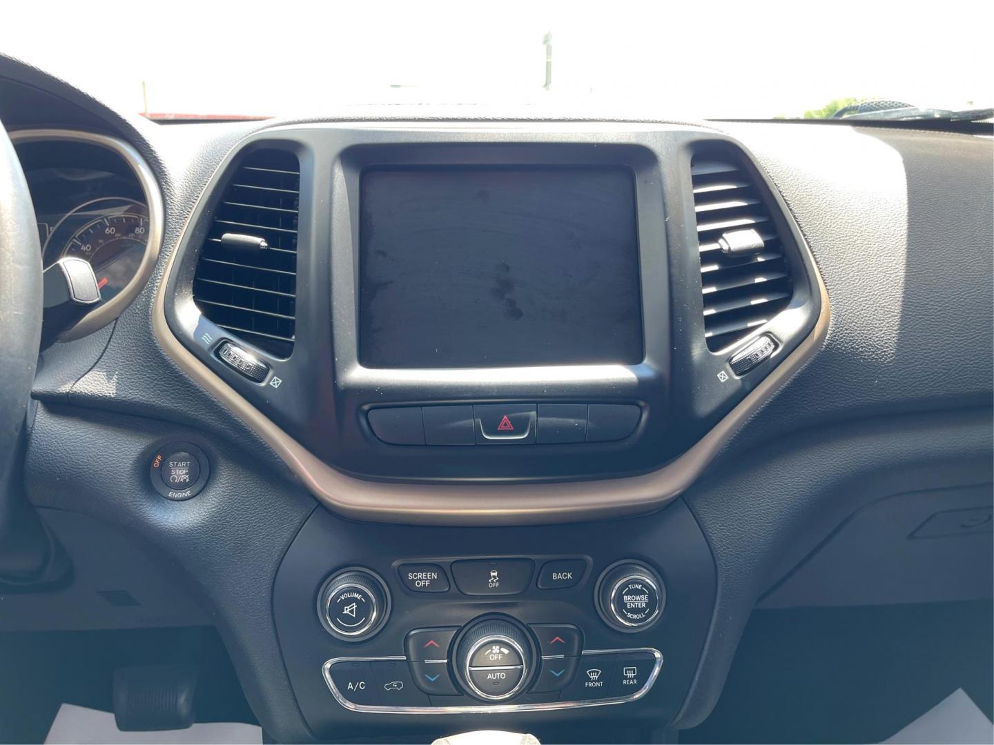 2014 Bright White Clearcoat Jeep Cherokee (1C4PJLCB2EW) with an 2.4L L4 DOHC 16V engine, 9-Speed Automatic transmission, located at 1951 S Dayton Lakeview Rd., New Carlisle, OH, 45344, (937) 908-9800, 39.890999, -84.050255 - Photo#12