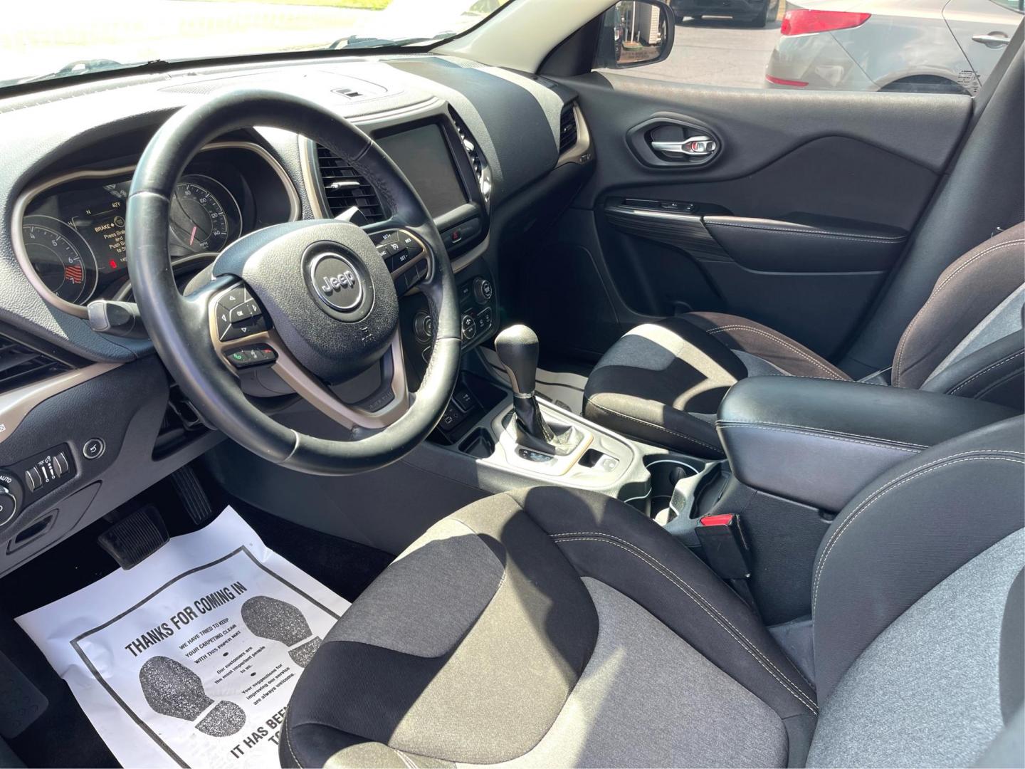 2014 Bright White Clearcoat Jeep Cherokee (1C4PJLCB2EW) with an 2.4L L4 DOHC 16V engine, 9-Speed Automatic transmission, located at 1951 S Dayton Lakeview Rd., New Carlisle, OH, 45344, (937) 908-9800, 39.890999, -84.050255 - Photo#8