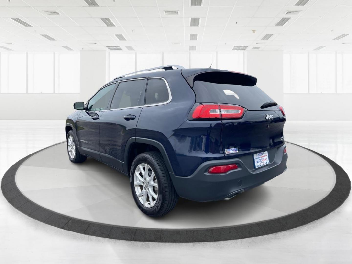 2014 True Blue Pearlcoat Jeep Cherokee Latitude FWD (1C4PJLCB7EW) with an 2.4L L4 DOHC 16V engine, 9-Speed Automatic transmission, located at 8750 N County Rd 25A, Piqua, OH, 45356, (937) 908-9800, 40.164391, -84.232513 - Photo#4