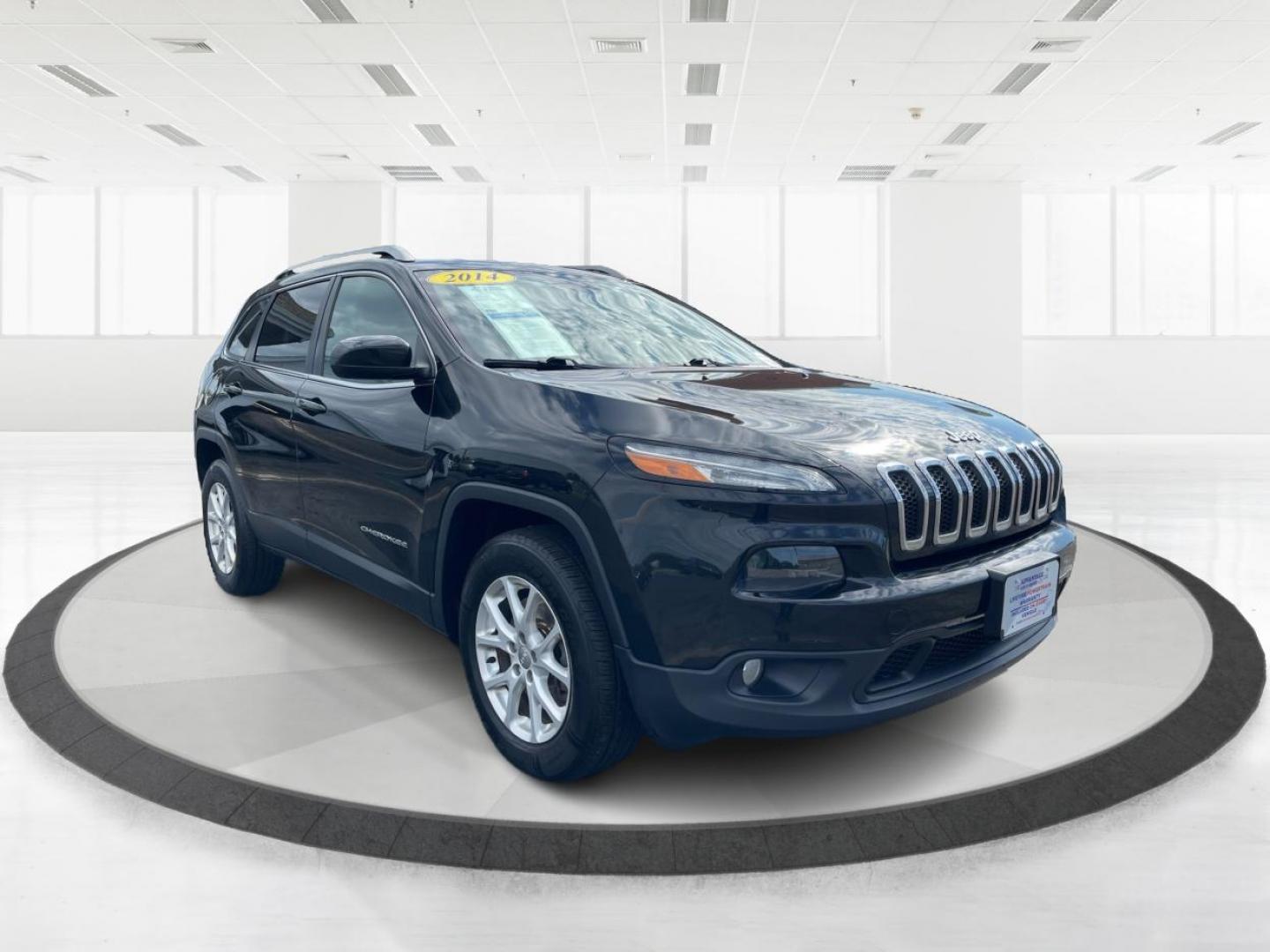 2014 Brilliant Black Crystal P Jeep Cherokee (1C4PJMCS4EW) with an 3.2L V6 DOHC 24V engine, 9-Speed Automatic transmission, located at 1230 East Main St, Xenia, OH, 45385, (937) 908-9800, 39.688026, -83.910172 - Photo#0