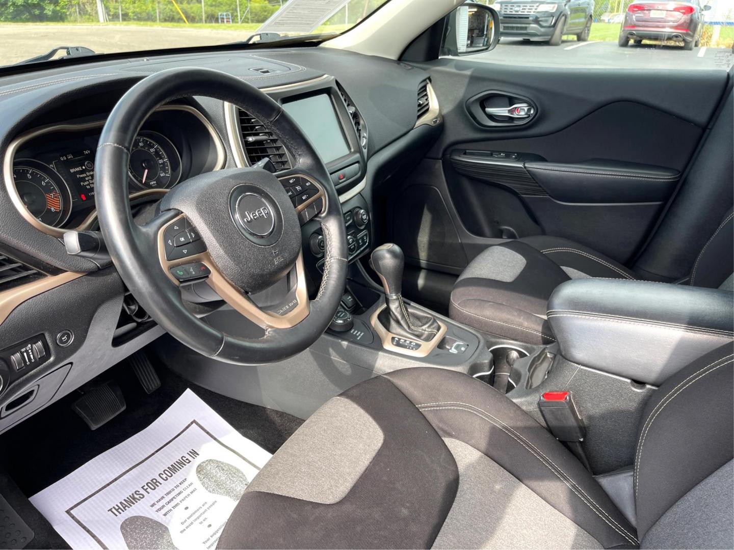 2014 Brilliant Black Crystal P Jeep Cherokee (1C4PJMCS4EW) with an 3.2L V6 DOHC 24V engine, 9-Speed Automatic transmission, located at 1230 East Main St, Xenia, OH, 45385, (937) 908-9800, 39.688026, -83.910172 - Photo#8