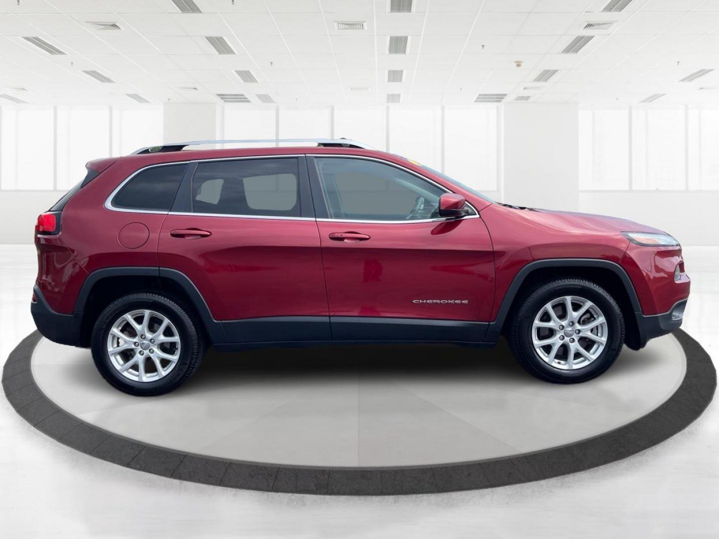 2014 Dp Cherry Red Crystal PC Jeep Cherokee Latitude FWD (1C4PJLCB4EW) with an 2.4L L4 DOHC 16V engine, 9-Speed Automatic transmission, located at 1230 East Main St, Xenia, OH, 45385, (937) 908-9800, 39.688026, -83.910172 - Photo#1