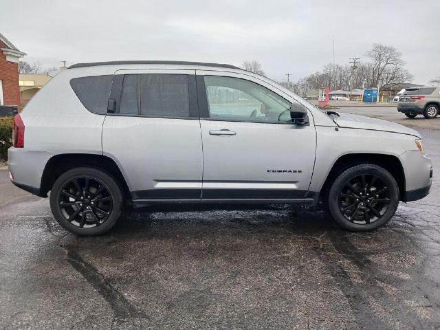 2014 Bright Silver Metallic CC Jeep Compass Sport FWD (1C4NJCBAXED) with an 2.0L L4 DOHC 16V engine, located at 1099 N County Rd 25A , Troy, OH, 45373, (937) 908-9800, 40.057079, -84.212883 - Photo#4