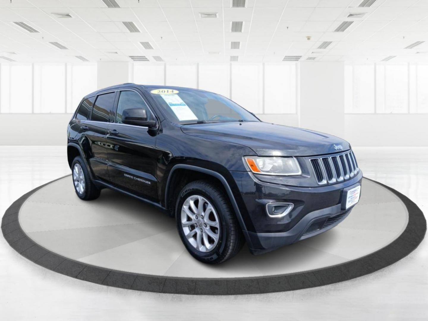 2014 Brilliant Black Crystal P Jeep Grand Cherokee Laredo 4WD (1C4RJFAG5EC) with an 3.6L V6 DOHC 24V engine, 5-Speed Automatic transmission, located at 1230 East Main St, Xenia, OH, 45385, (937) 908-9800, 39.688026, -83.910172 - Photo#0