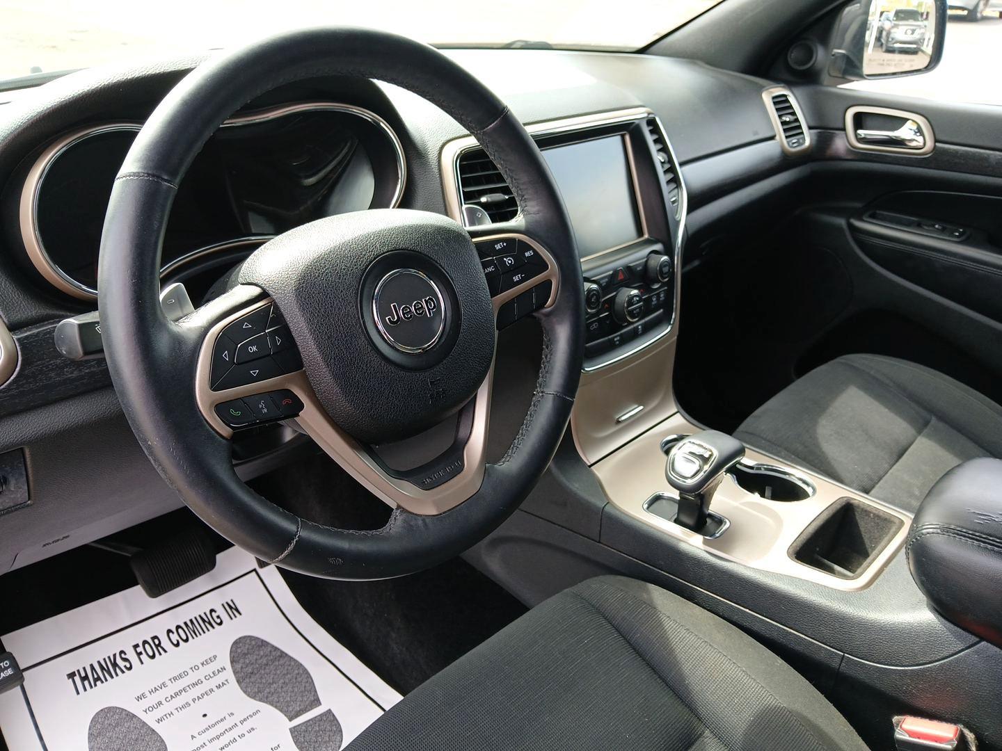 2014 Brilliant Black Crystal P Jeep Grand Cherokee Laredo 4WD (1C4RJFAG5EC) with an 3.6L V6 DOHC 24V engine, 5-Speed Automatic transmission, located at 1230 East Main St, Xenia, OH, 45385, (937) 908-9800, 39.688026, -83.910172 - Photo#8