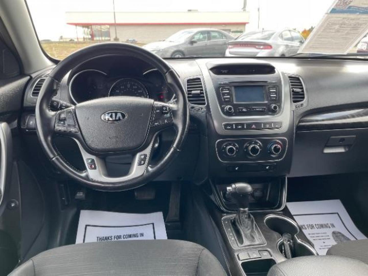 2014 White Kia Sorento LX 2WD (5XYKT3A64EG) with an 2.4L L4 DOHC 16V engine, 6-Speed Automatic transmission, located at 1230 East Main St, Xenia, OH, 45385, (937) 908-9800, 39.688026, -83.910172 - Photo#8