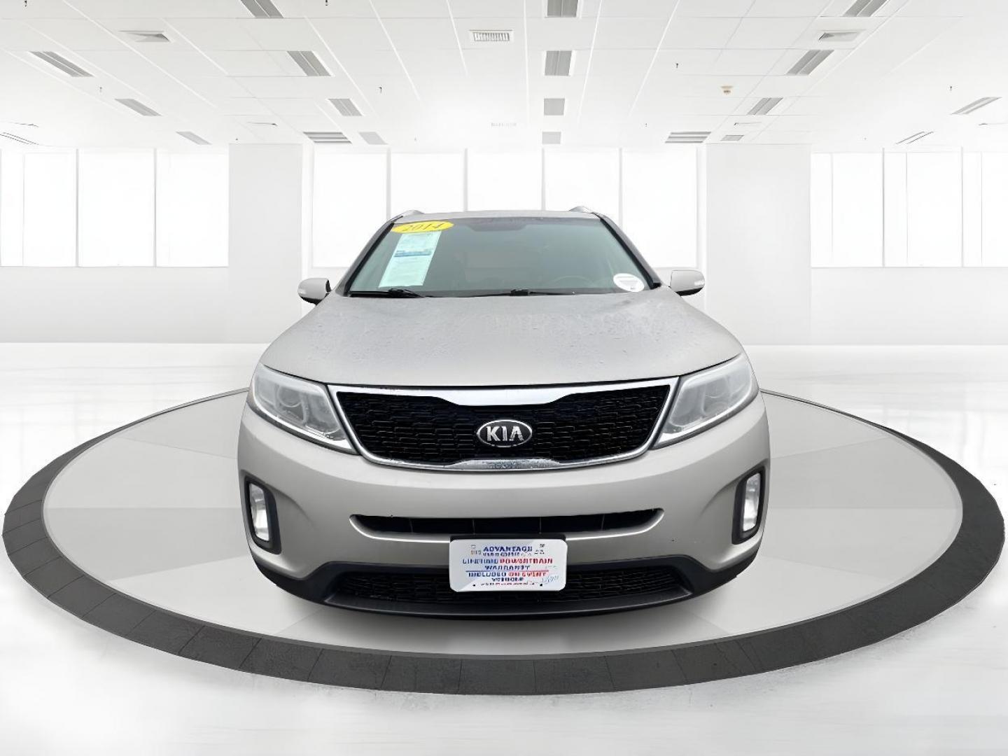 2014 Silver Kia Sorento LX AWD (5XYKTCA60EG) with an 2.4L L4 DOHC 16V engine, 6-Speed Automatic transmission, located at 1230 East Main St, Xenia, OH, 45385, (937) 908-9800, 39.688026, -83.910172 - Photo#3