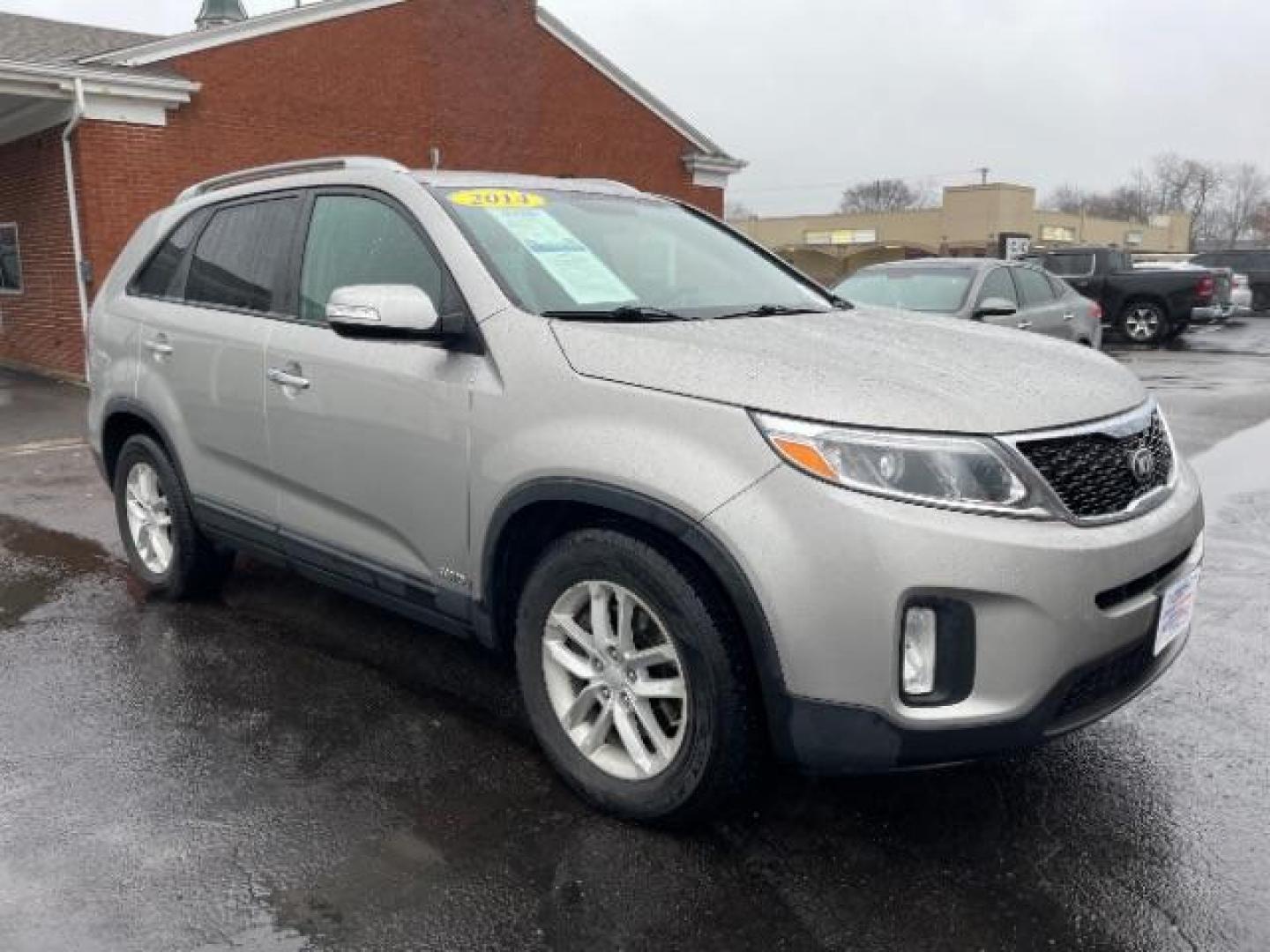 2014 Silver Kia Sorento LX AWD (5XYKTCA60EG) with an 2.4L L4 DOHC 16V engine, 6-Speed Automatic transmission, located at 1230 East Main St, Xenia, OH, 45385, (937) 908-9800, 39.688026, -83.910172 - Photo#0