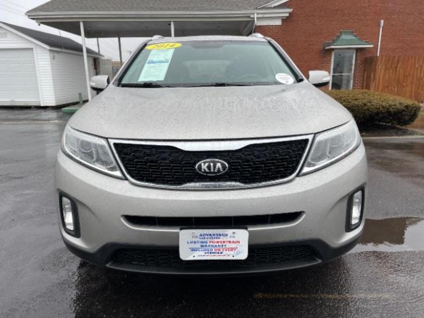 2014 Silver Kia Sorento LX AWD (5XYKTCA60EG) with an 2.4L L4 DOHC 16V engine, 6-Speed Automatic transmission, located at 1230 East Main St, Xenia, OH, 45385, (937) 908-9800, 39.688026, -83.910172 - Photo#9