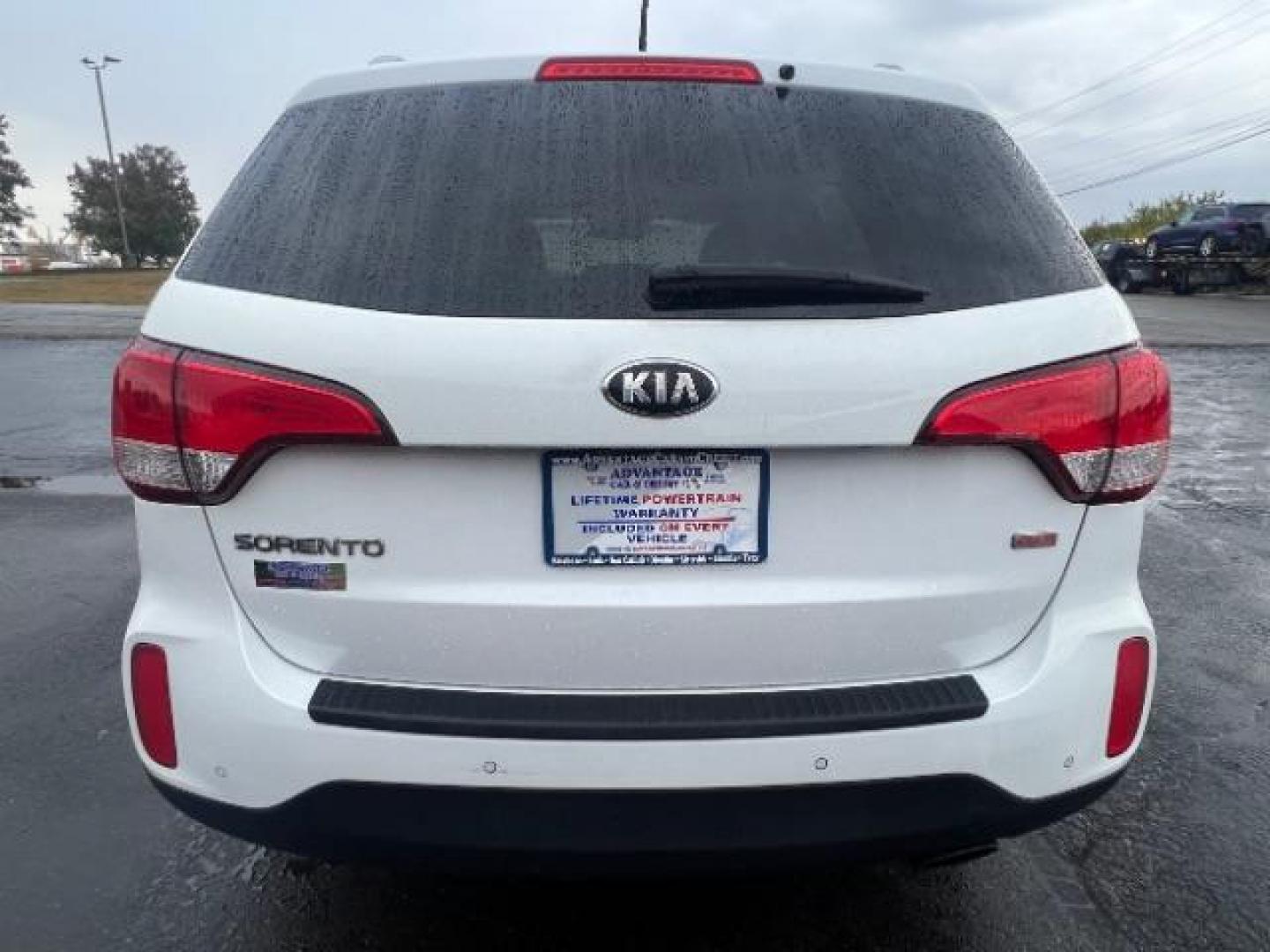 2014 White Kia Sorento LX 2WD (5XYKT3A68EG) with an 2.4L L4 DOHC 16V engine, 6-Speed Automatic transmission, located at 1099 N County Rd 25A , Troy, OH, 45373, (937) 908-9800, 40.057079, -84.212883 - Photo#4