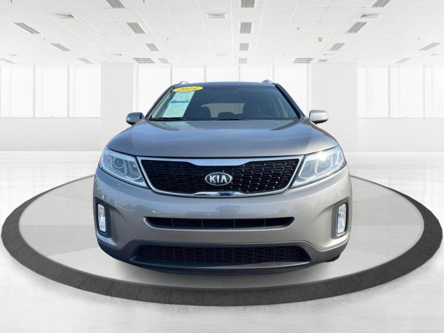 2014 Gray Kia Sorento (5XYKTCA66EG) with an 2.4L L4 DOHC 16V engine, 6-Speed Automatic transmission, located at 1099 N County Rd 25A , Troy, OH, 45373, (937) 908-9800, 40.057079, -84.212883 - Photo#6