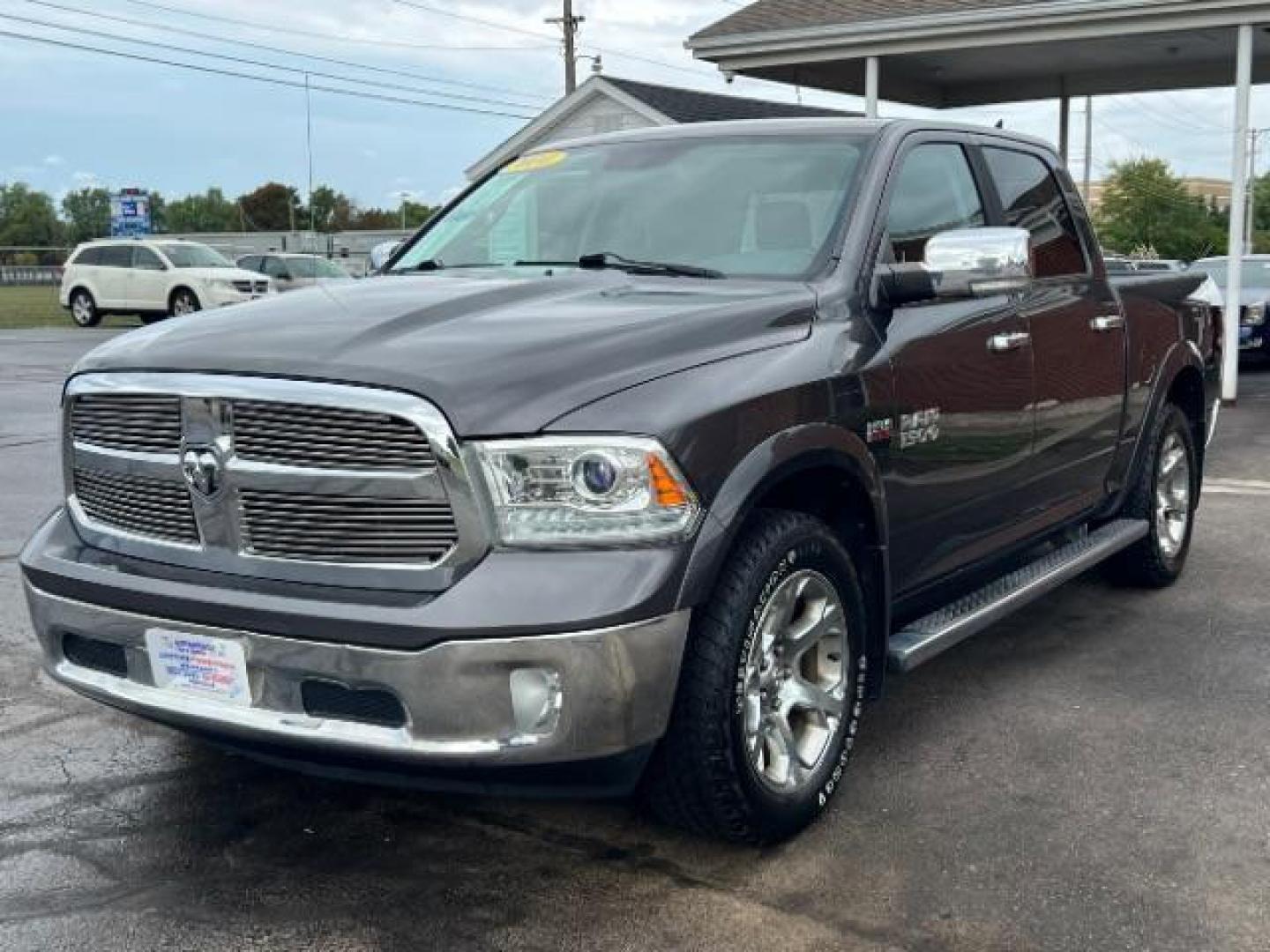 2014 Granite Crystal Met CC RAM 1500 Laramie Crew Cab SWB 4WD (1C6RR7NTXES) with an 5.7L V8 OHV 16V engine, 8-Speed Automatic transmission, located at 1184 Kauffman Ave, Fairborn, OH, 45324, (937) 908-9800, 39.807072, -84.030914 - Photo#2