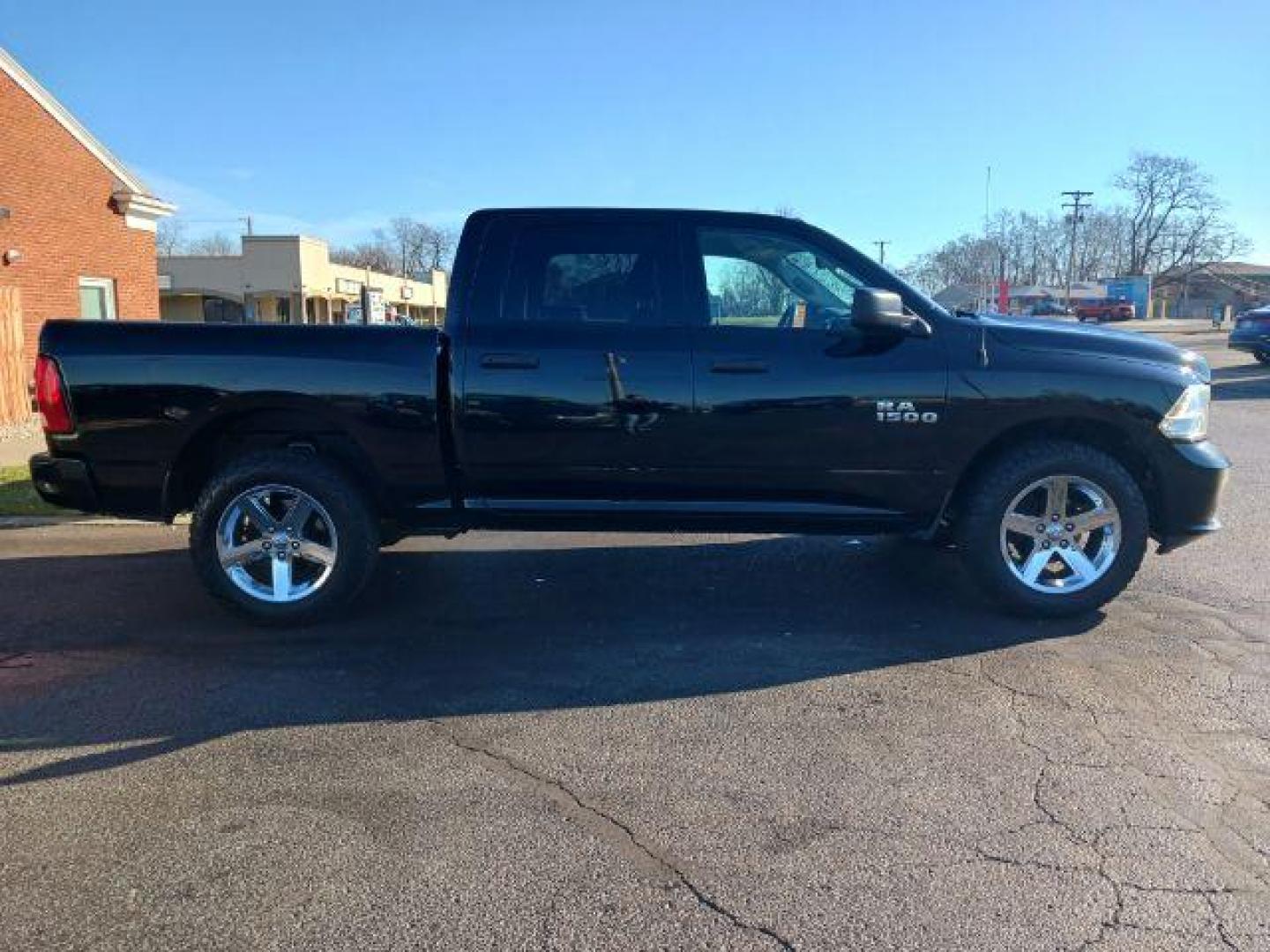 2014 Black Clearcoat RAM 1500 Tradesman Crew Cab SWB 4WD (1C6RR7KT3ES) with an 5.7L V8 OHV 16V engine, 8-Speed Automatic transmission, located at 880 E. National Road, Vandalia, OH, 45377, (937) 908-9800, 39.891918, -84.183594 - Photo#4