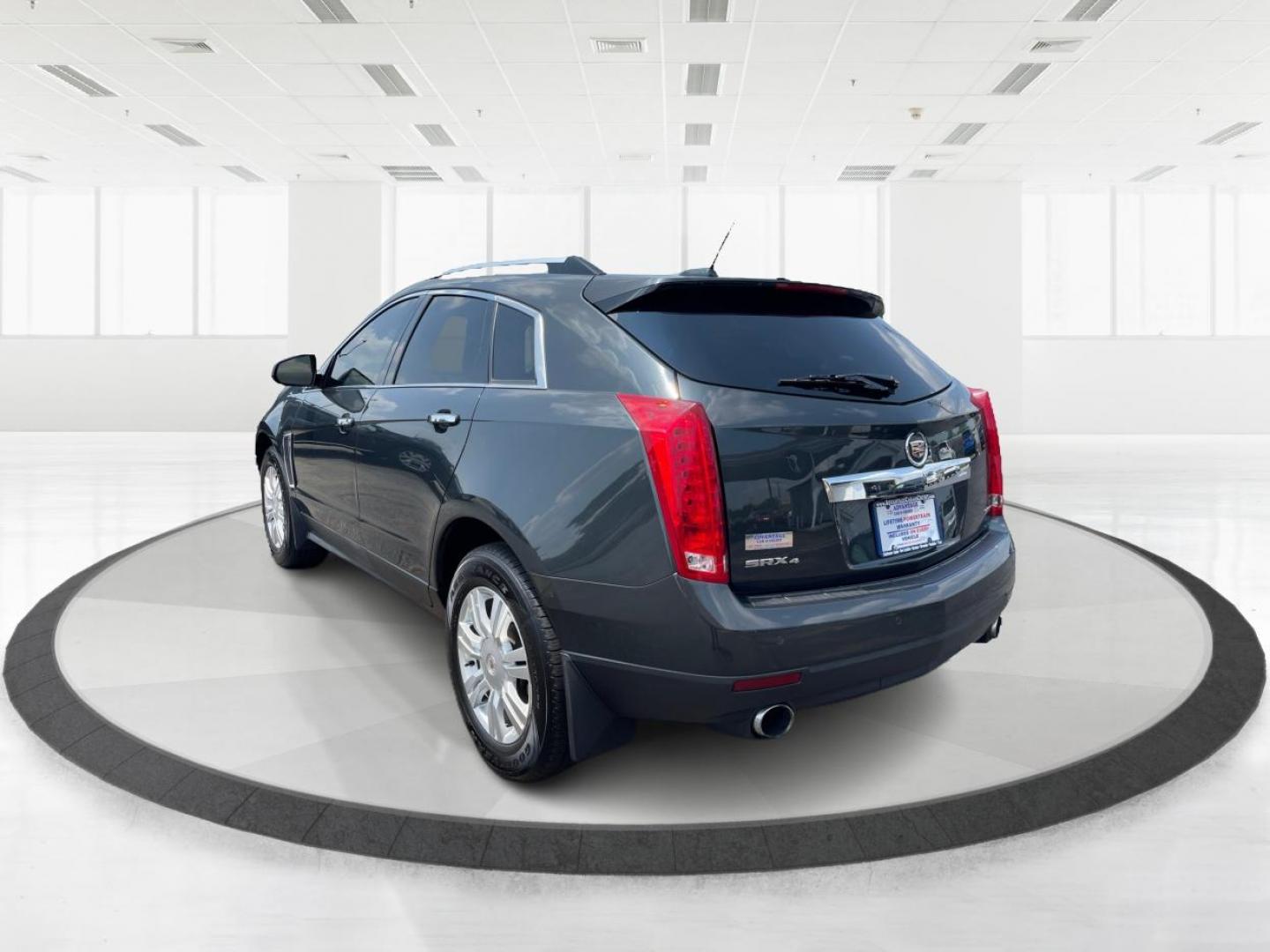 2015 Graphite Metallic Cadillac SRX Luxury Collection AWD (3GYFNEE31FS) with an 3.6L V6 DOHC 24V FFV engine, 6-Speed Automatic transmission, located at 1951 S Dayton Lakeview Rd., New Carlisle, OH, 45344, (937) 908-9800, 39.890999, -84.050255 - Photo#4