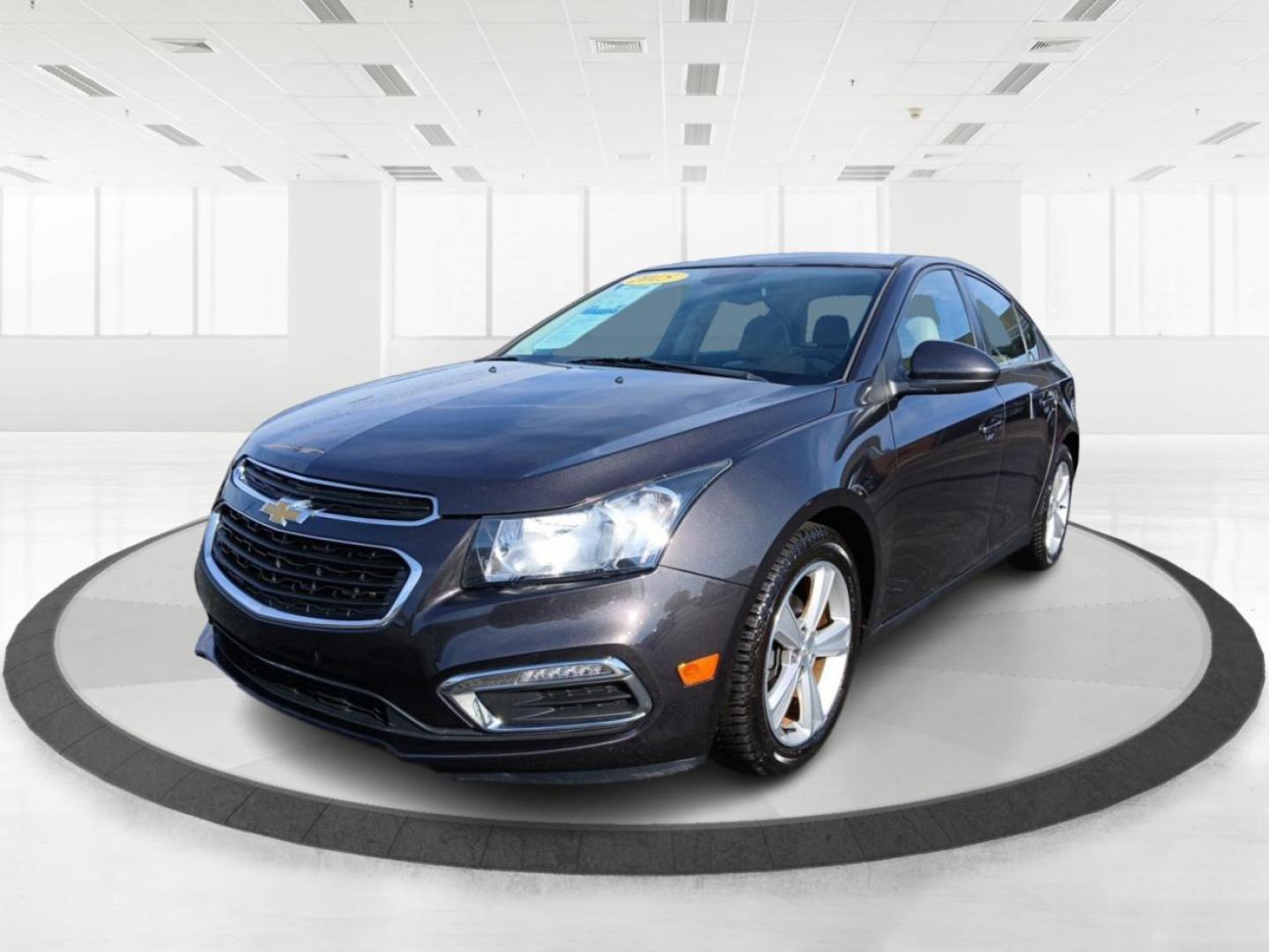 2015 Tungsten Metallic Chevrolet Cruze 2LT Auto (1G1PE5SB2F7) with an 1.4L L4 DOHC 16V TURBO engine, 6-Speed Automatic transmission, located at 1230 East Main St, Xenia, OH, 45385, (937) 908-9800, 39.688026, -83.910172 - Photo#7