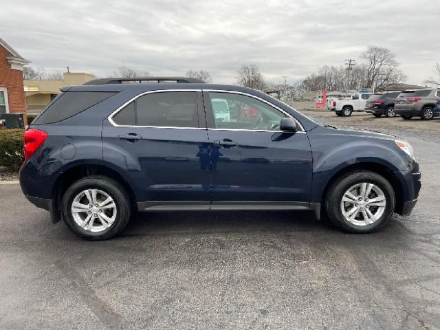 2015 Blue Velvet Metallic Chevrolet Equinox 1LT 2WD (2GNALBEK6F1) with an 2.4L L4 DOHC 16V FFV engine, 6-Speed Automatic transmission, located at 1951 S Dayton Lakeview Rd., New Carlisle, OH, 45344, (937) 908-9800, 39.890999, -84.050255 - Photo#2