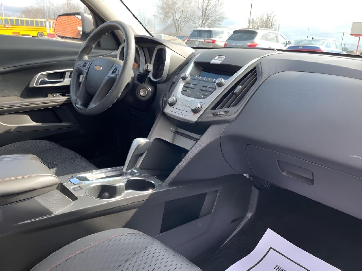 2015 Silver Ice Metallic Chevrolet Equinox LS AWD (2GNFLEEK9F6) with an 2.4L L4 DOHC 16V FFV engine, 6-Speed Automatic transmission, located at 1099 N County Rd 25A , Troy, OH, 45373, (937) 908-9800, 40.057079, -84.212883 - Photo#8