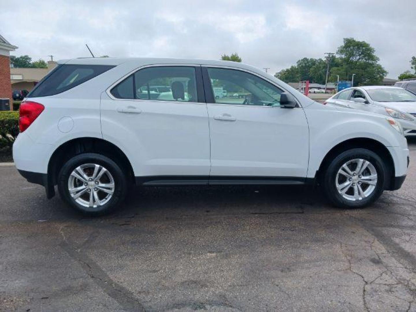 2015 Summit White Chevrolet Equinox LS 2WD (2GNALAEK4F1) with an 2.4L L4 DOHC 16V FFV engine, 6-Speed Automatic transmission, located at 1951 S Dayton Lakeview Rd., New Carlisle, OH, 45344, (937) 908-9800, 39.890999, -84.050255 - 2015 Chevrolet Equinox LS 2WD - Photo#16