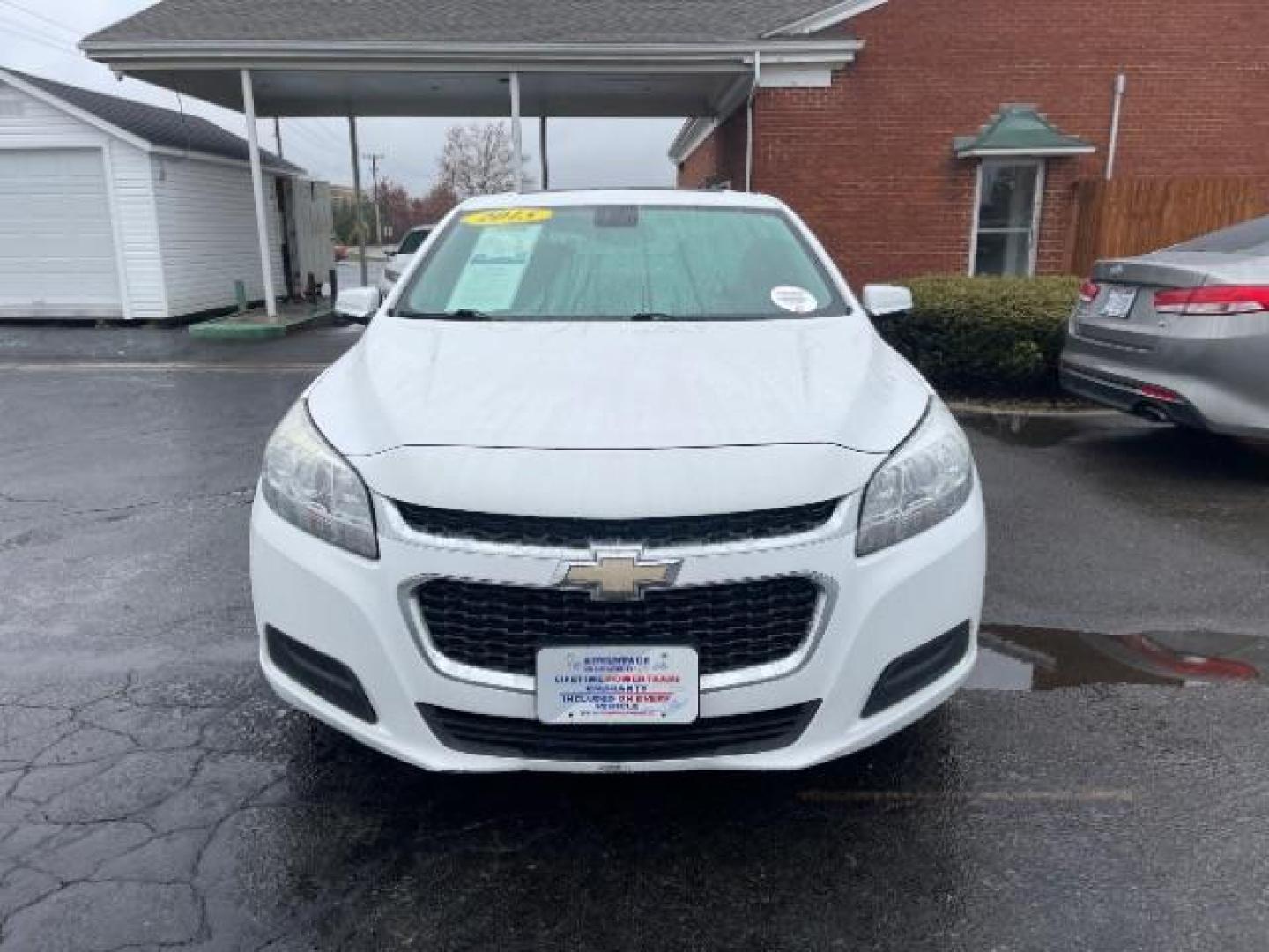 2015 Summit White Chevrolet Malibu 1LT (1G11C5SL5FF) with an 2.5L L4 DOHC 16V engine, 6-Speed Automatic transmission, located at 1184 Kauffman Ave, Fairborn, OH, 45324, (937) 908-9800, 39.807072, -84.030914 - Photo#5