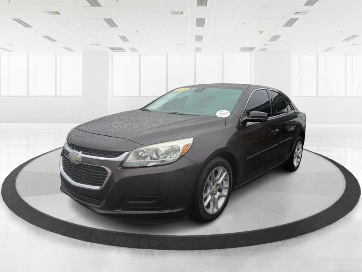 2015 Sable Metallic Chevrolet Malibu 1LT (1G11C5SL1FF) with an 2.5L L4 DOHC 16V engine, 6-Speed Automatic transmission, located at 880 E. National Road, Vandalia, OH, 45377, (937) 908-9800, 39.891918, -84.183594 - Photo#7