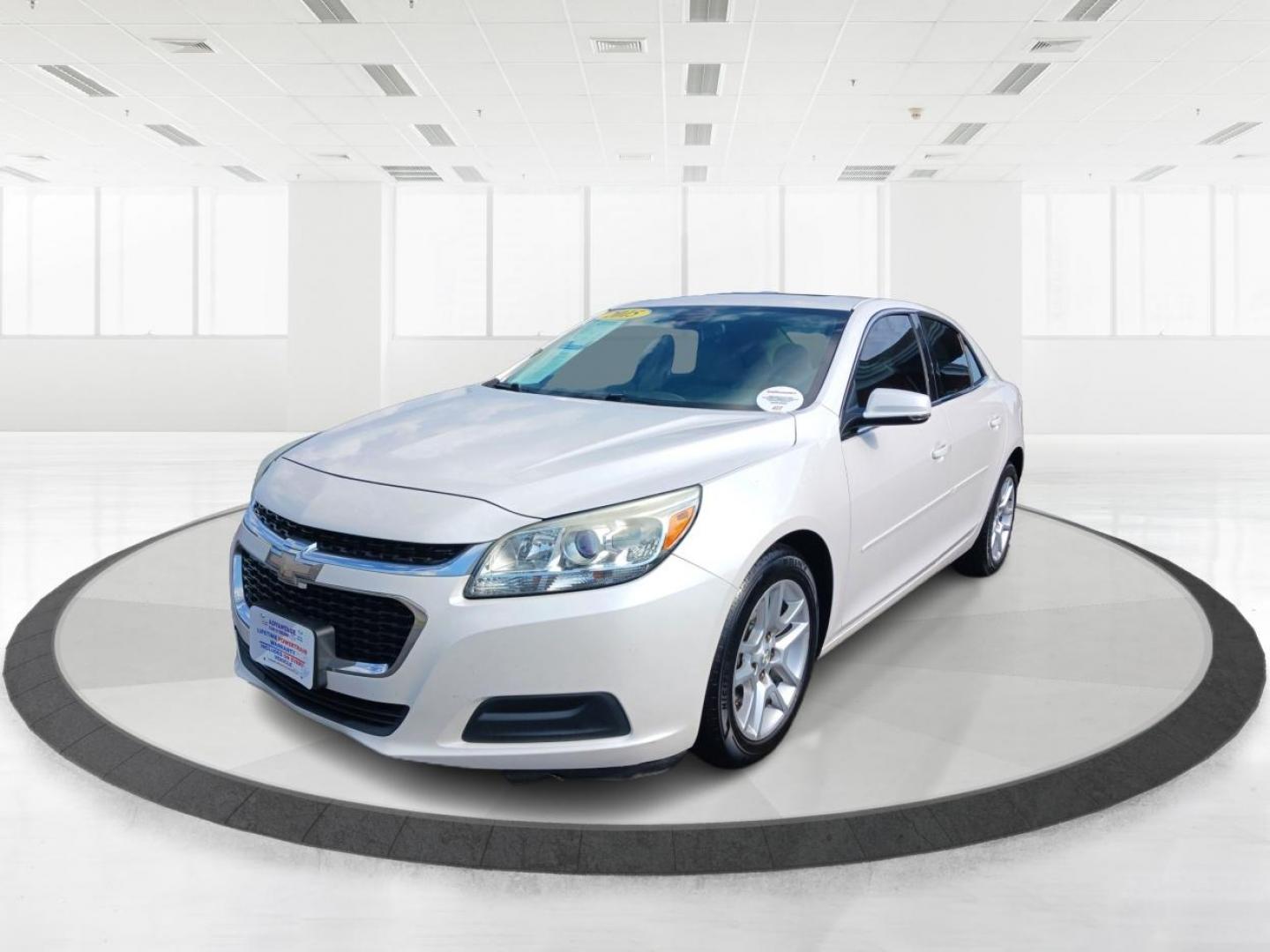 2015 Summit White Chevrolet Malibu (1G11C5SL7FF) with an 2.5L L4 DOHC 16V engine, 6-Speed Automatic transmission, located at 1184 Kauffman Ave, Fairborn, OH, 45324, (937) 908-9800, 39.807072, -84.030914 - Photo#7