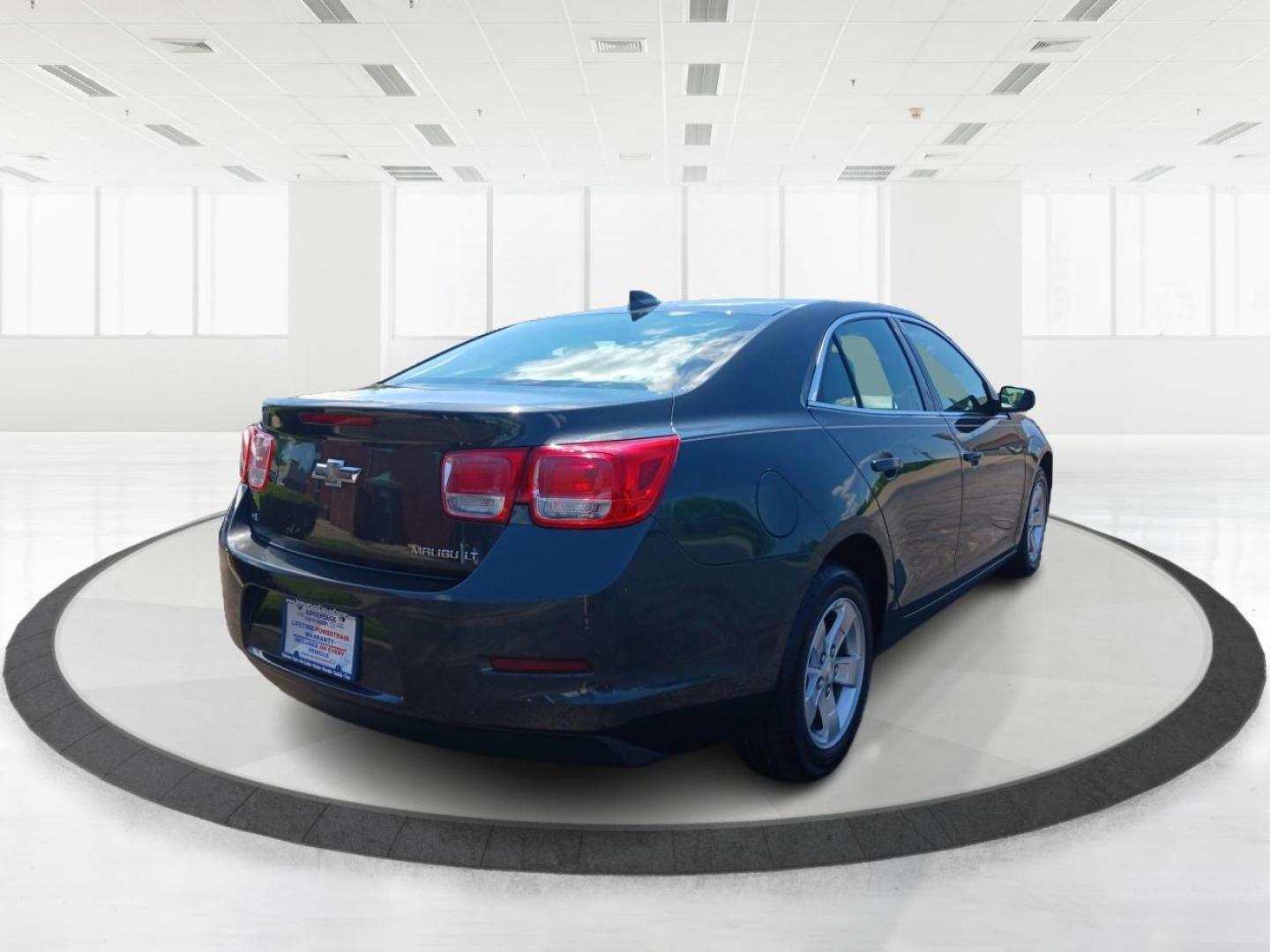 2015 Ashen Gray Metallic Chevrolet Malibu 1LT (1G11C5SL2FF) with an 2.5L L4 DOHC 16V engine, 6-Speed Automatic transmission, located at 1230 East Main St, Xenia, OH, 45385, (937) 908-9800, 39.688026, -83.910172 - Photo#2