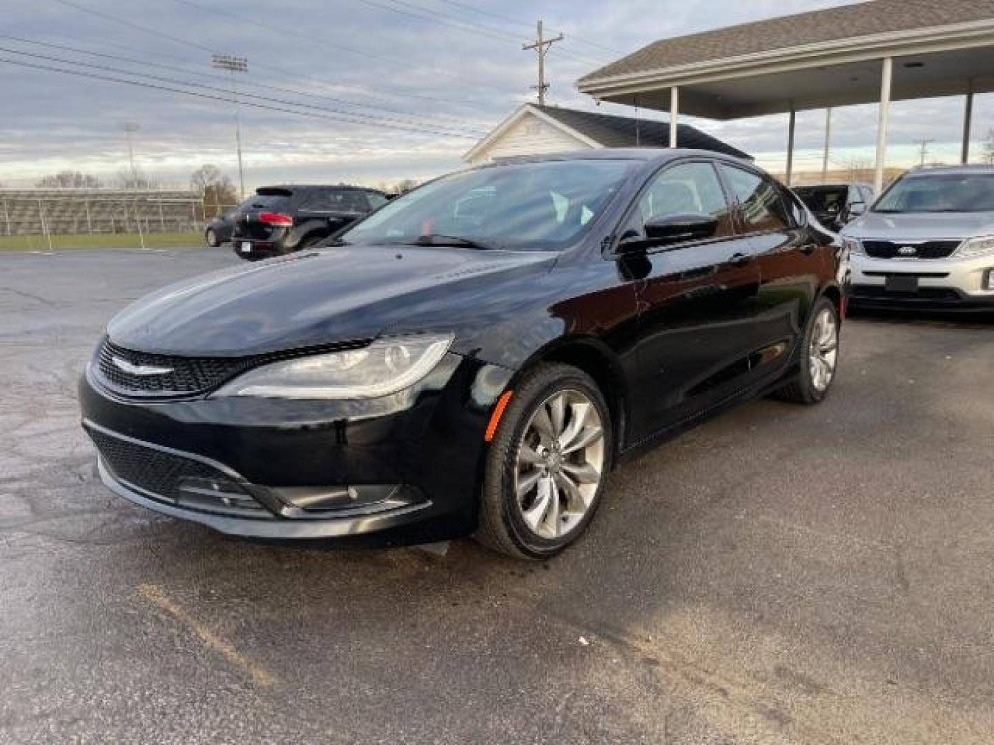 2015 Black Clearcoat Chrysler 200 S (1C3CCCBG7FN) with an 3.6L V6 DOHC 24V FFV engine, 9-Speed Automatic transmission, located at 1184 Kauffman Ave, Fairborn, OH, 45324, (937) 908-9800, 39.807072, -84.030914 - Photo#1